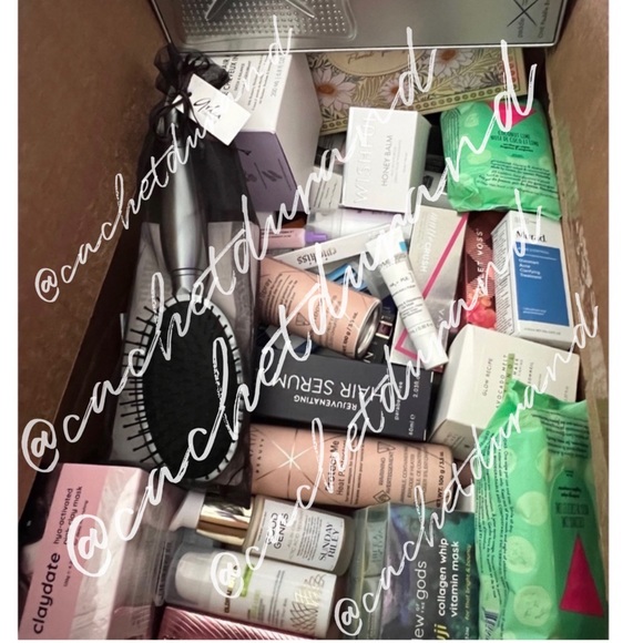 NEW Largest & Highest Rated Bundle of Luxury & High-End Cosmetics & Skincare NEW - Picture 10 of 17